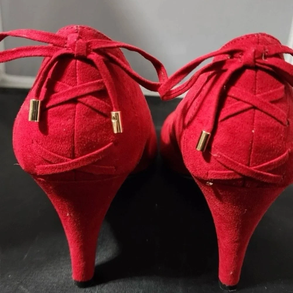 COACH Red Suede 3” Pumps Size 7
Tie-Up Lace Back Side of Heel Silver Finishings - Picture 2 of 14